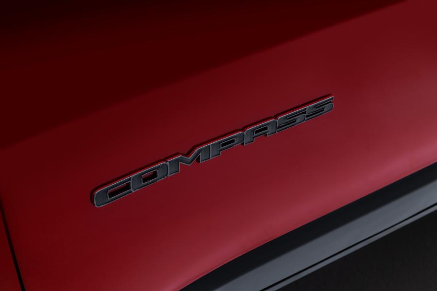 Логотип Jeep Compass Plug-in Hybrid (MP) 2019 года  (WW) (фото 7 из 10)